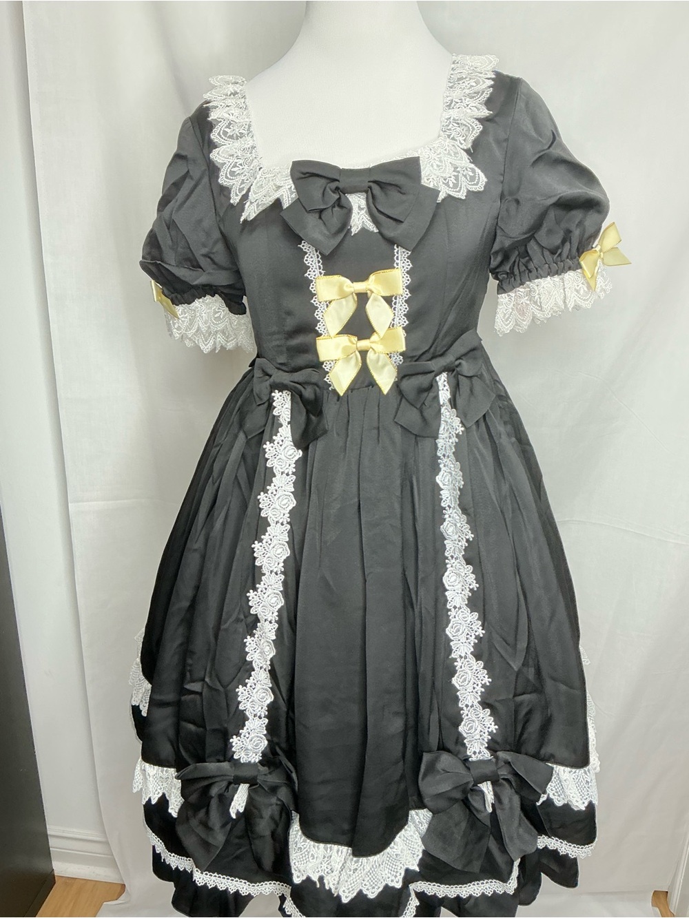 2200 - Lolita Black and Cream Lace Bow Dress (Crinoline Not included).